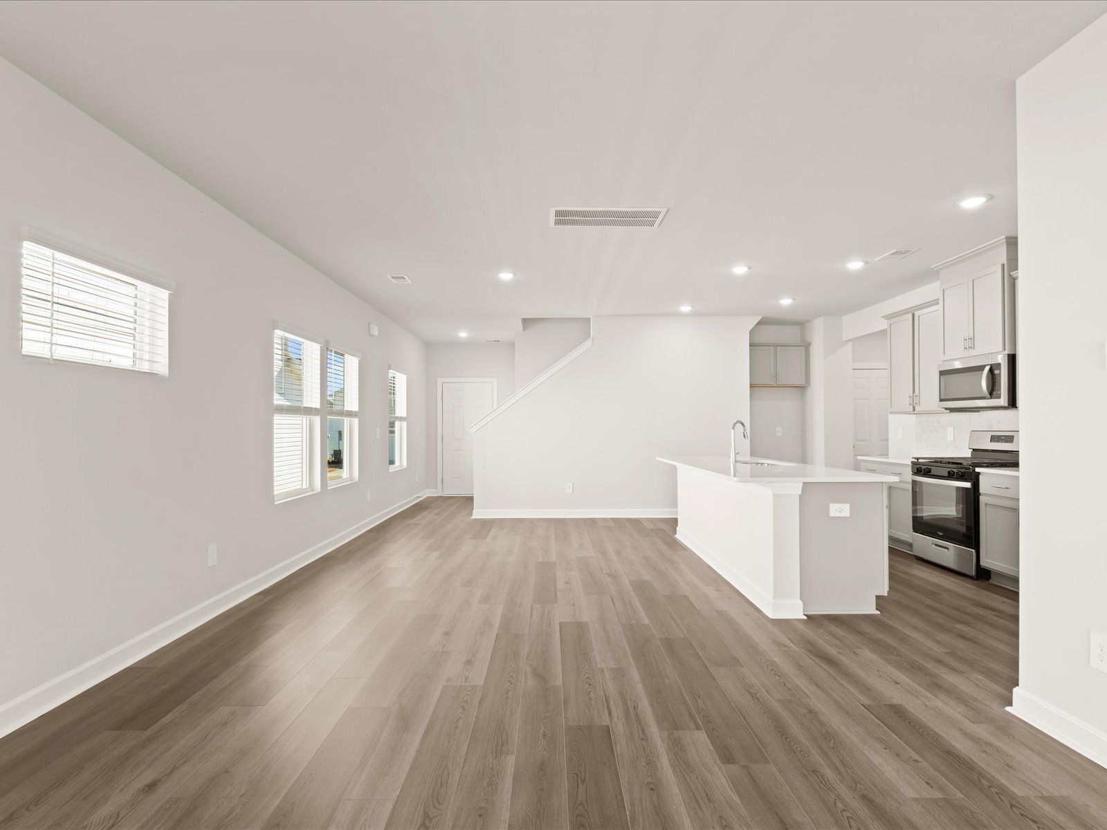 Welcome to the Roswell floorplan at The Farm at Wells Creek - Heritage Collection.