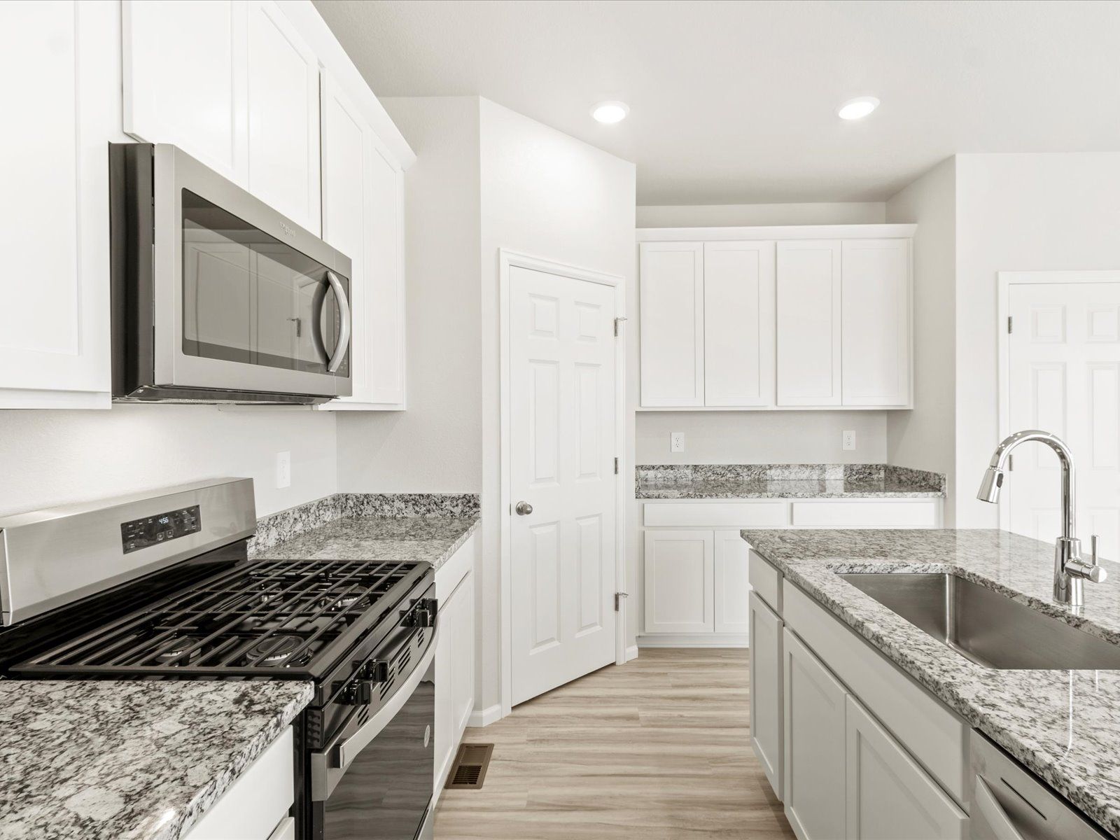 DEN_Westgate_Twin-Peaks_Kitchen_C_2700-73rd-Ave-Ct