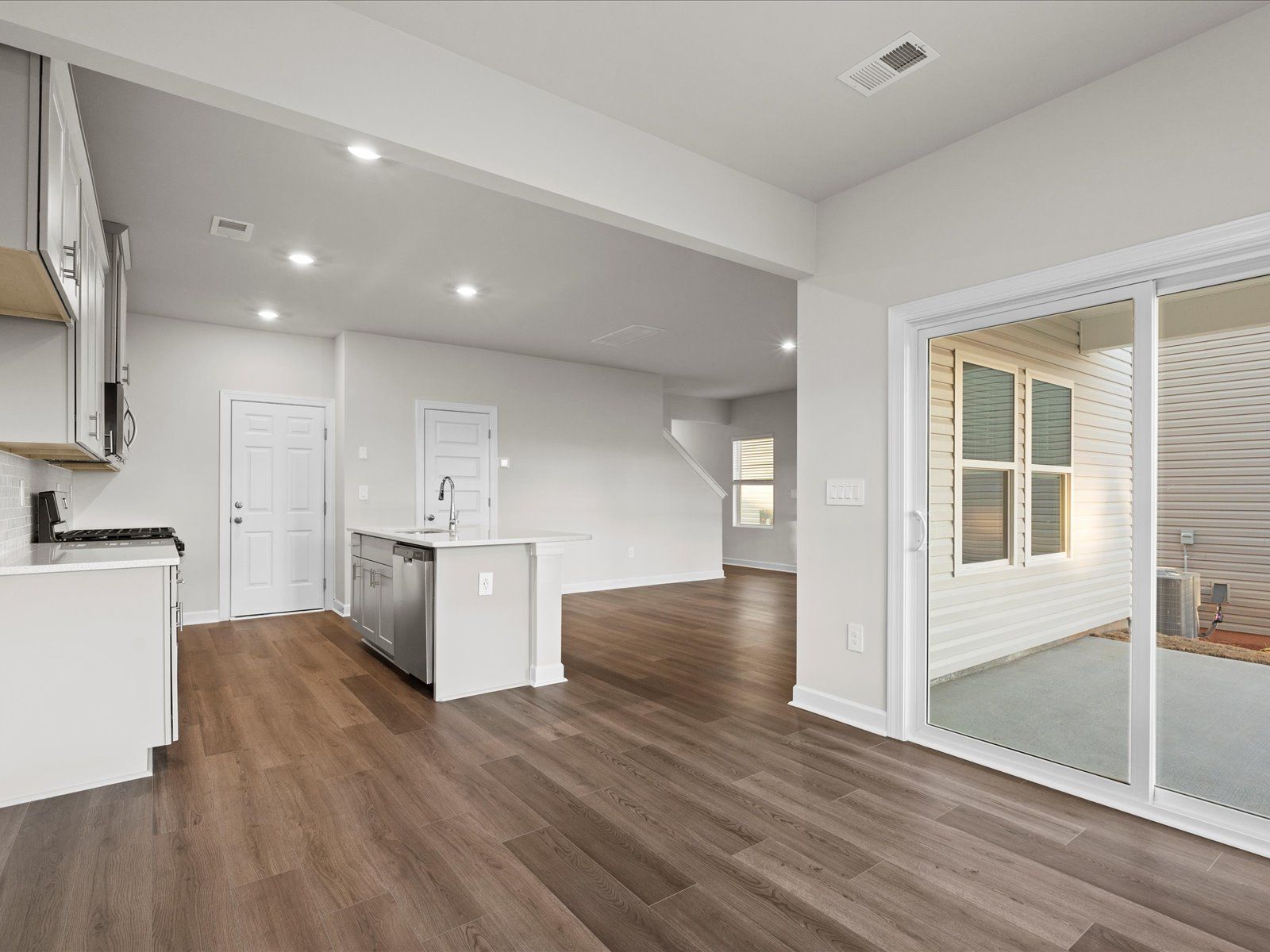 Welcome to the Dallas floorplan at Village at White Pine.