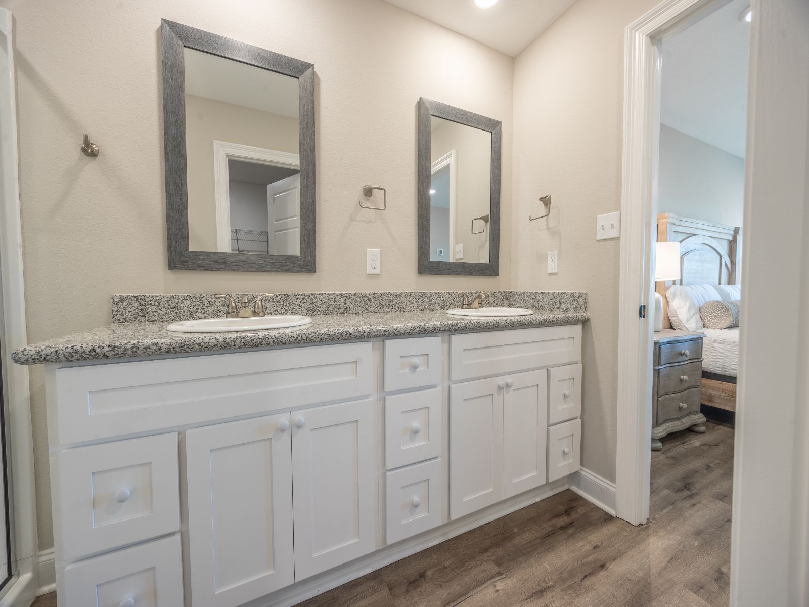 GLF_ElliottHomes_Opal_C143_PrimaryBath.jpg