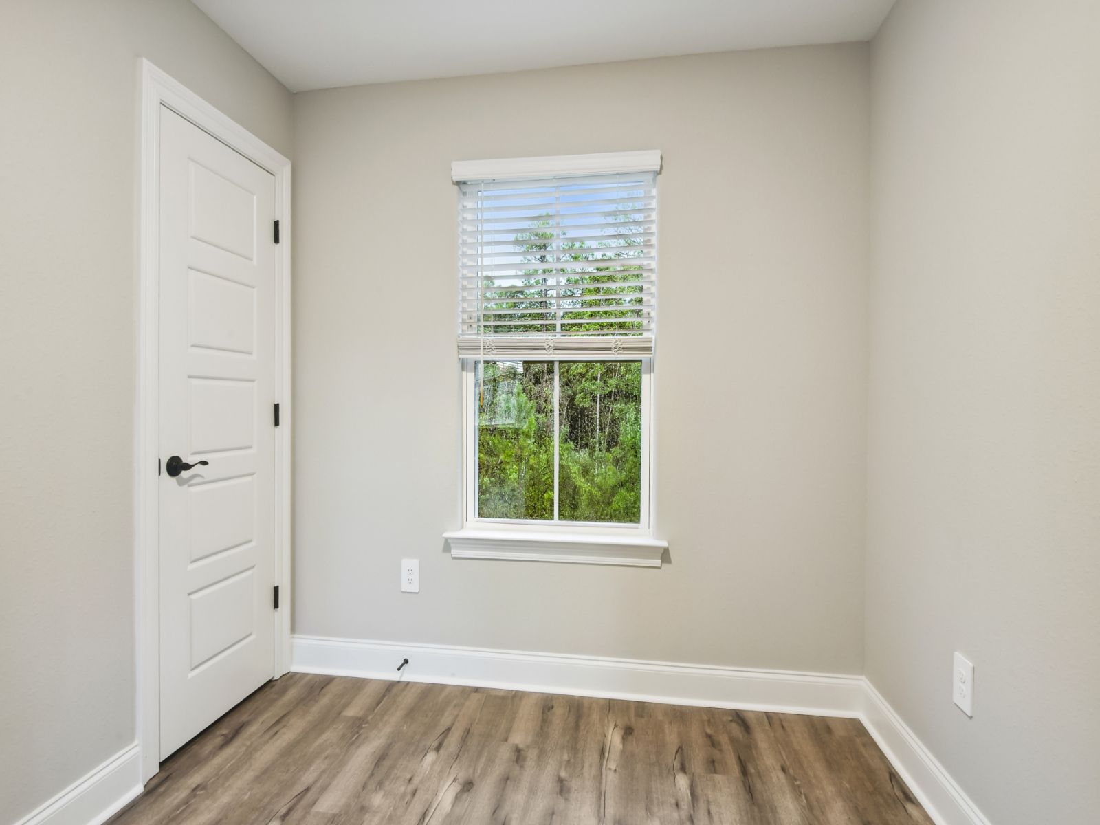 Secondary bedroom in the Parker floorplan at a Meritage Homes community in Gulfport, MS.