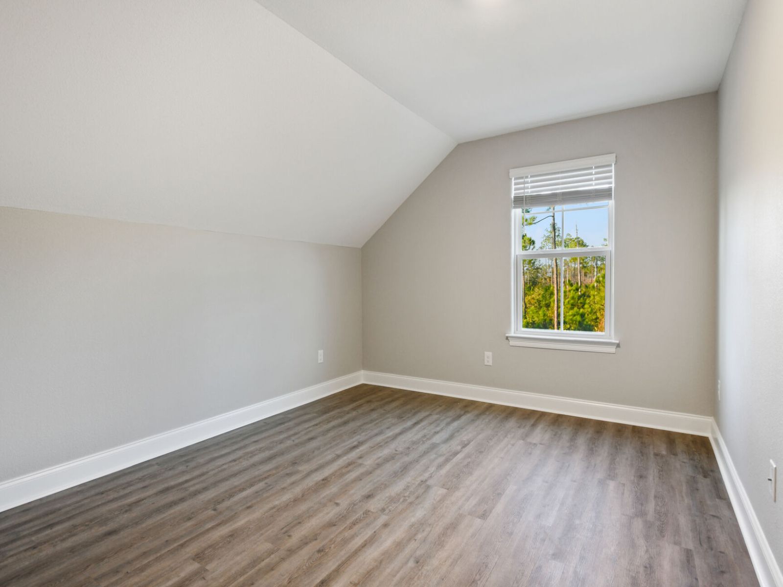 Secondary bedroom in the Elliott floorplan at a Meritage Homes community in Gulfport, MS.