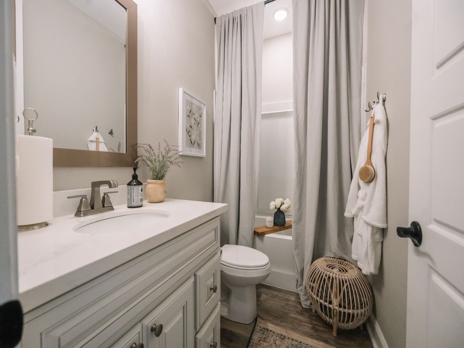 Secondary bathroom in the Coral floorplan at a Meritage Homes community in Gulfport, MS.
