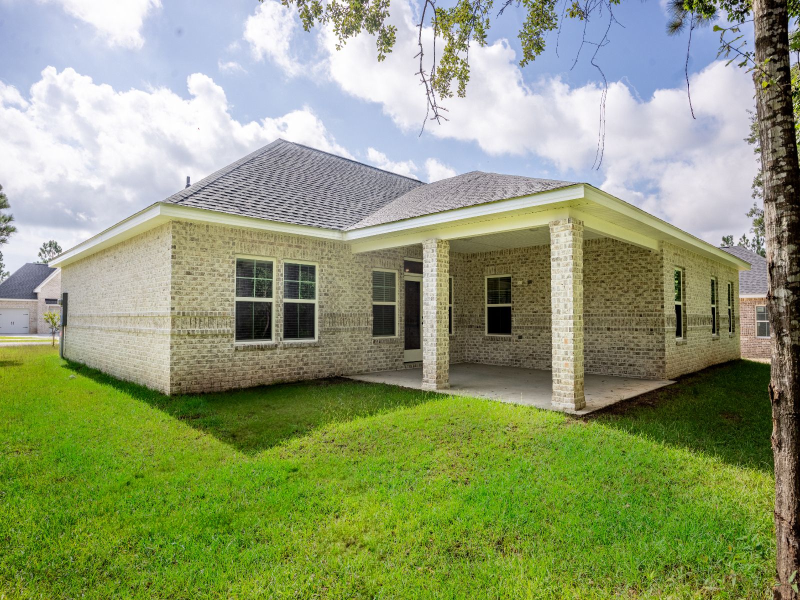 Covered rear patio in the Brooks floorplan at a Meritage Homes community in Gulfport, MS.