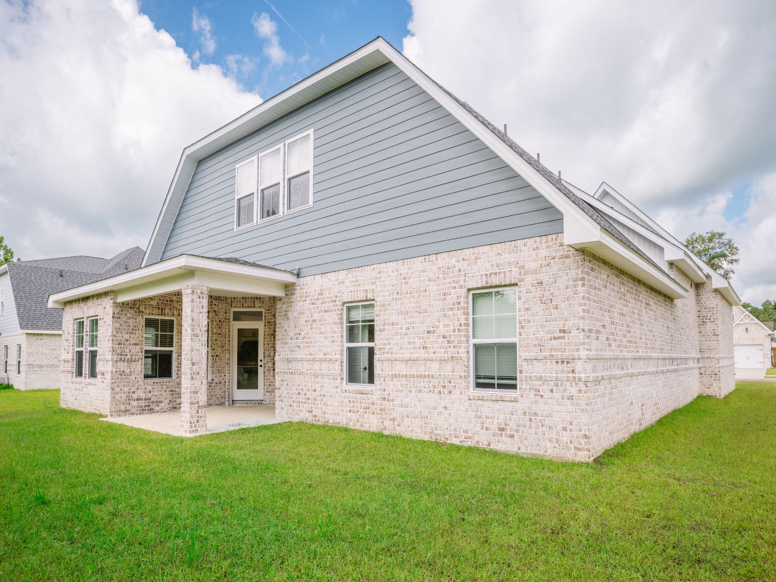 Covered rear patio in the Jules floorplan at a Meritage Homes community in Gulfport, MS.