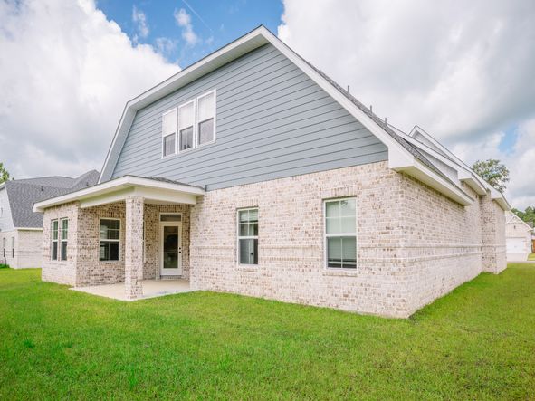 Covered rear patio in the Jules floorplan at a Meritage Homes community in Gulfport, MS.