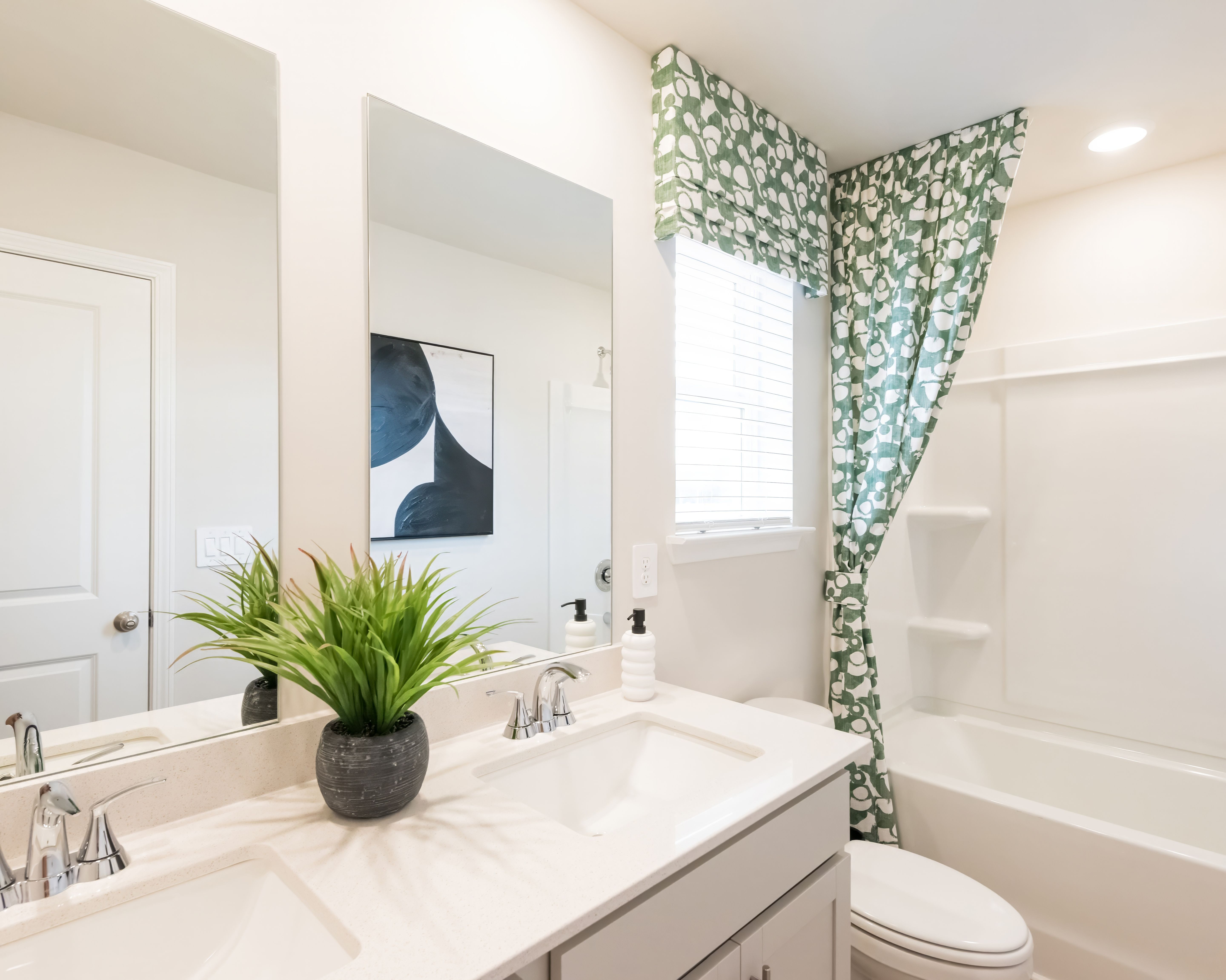 Secondary Bathroom in the Cromwell floorplan modeled at a Meritage Homes community in Atlanta, GA.