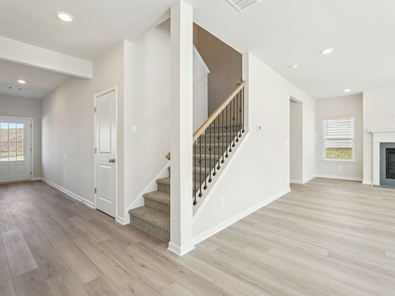 The Dakota floorplan with the Sleek 1 interior package.