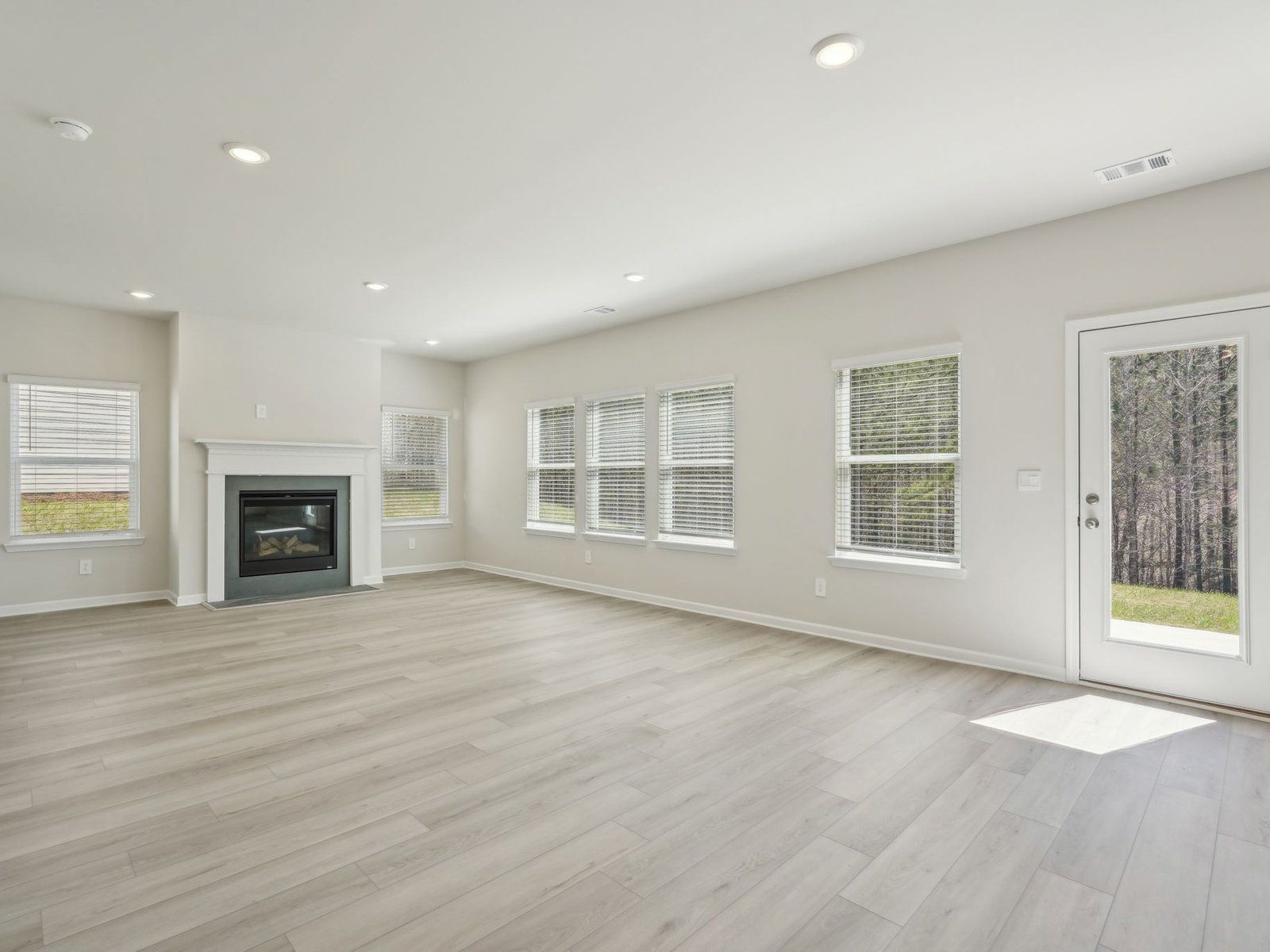 The Dakota floorplan with the Sleek 1 interior package.