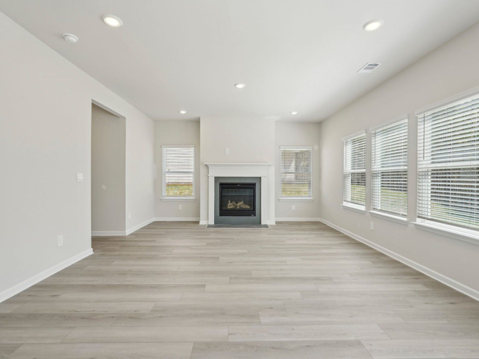 The Dakota floorplan with the Sleek 1 interior package.