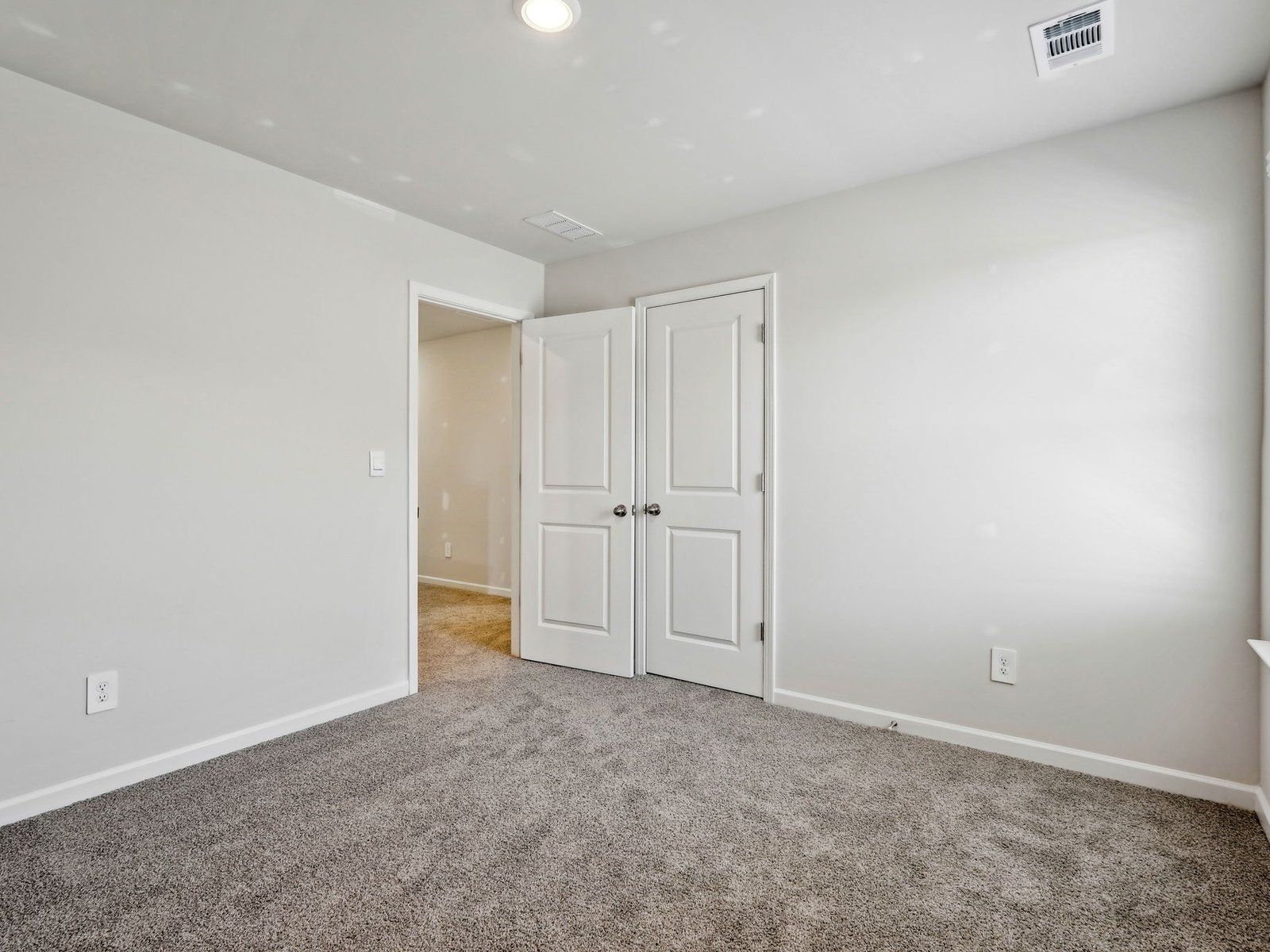 The Dakota floorplan with the Sleek 1 interior package.