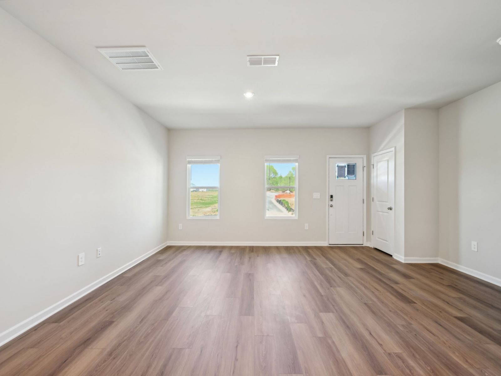 RAL_CadenceMeadowsTownes_Thorton_GreatRoom2_3725RosebushDr.jpg