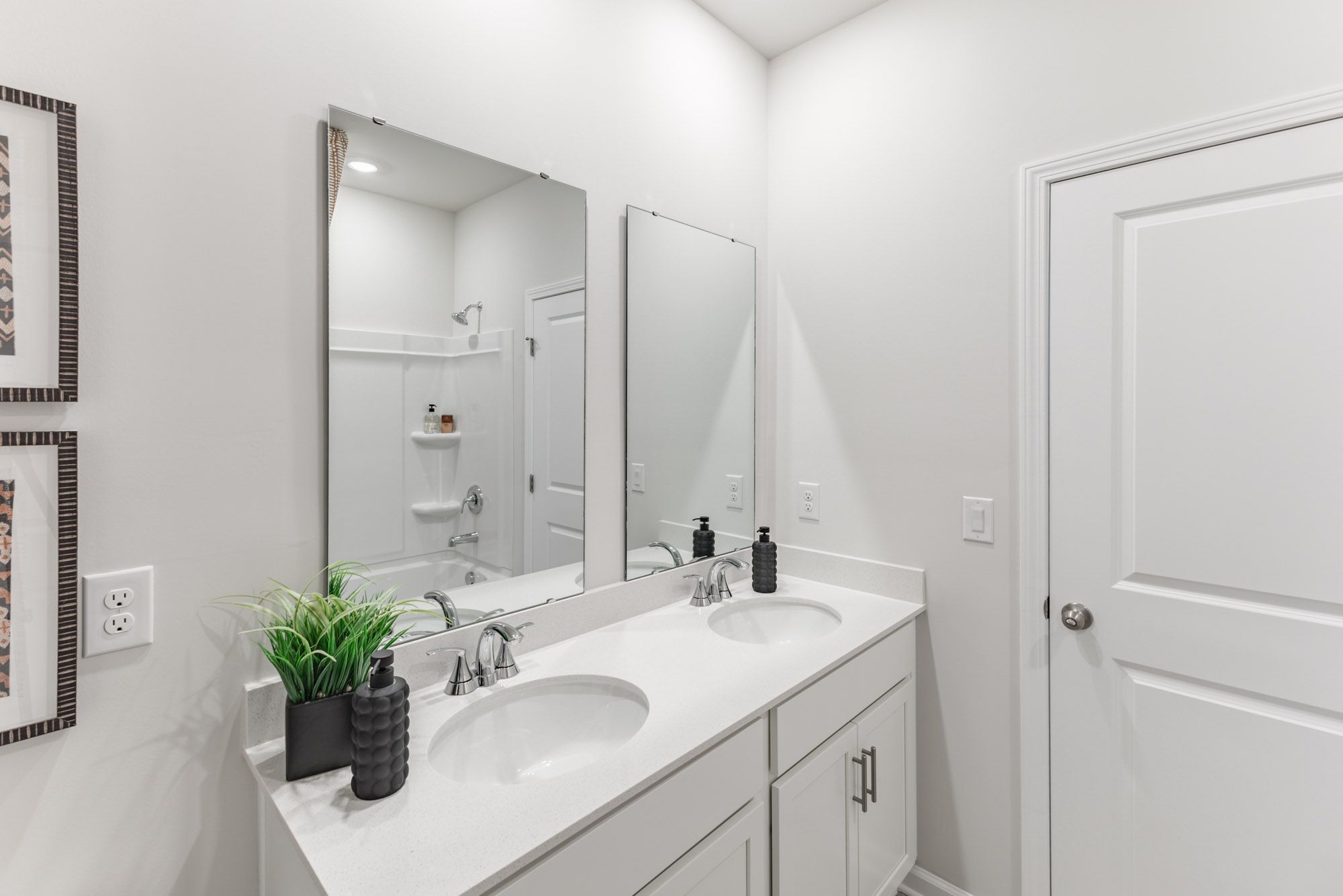 The Gibson floorplan features two secondary bathrooms.