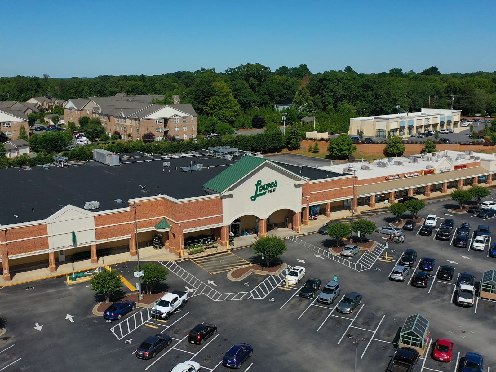 Enjoy quick access to big box retailers for everyday shopping.