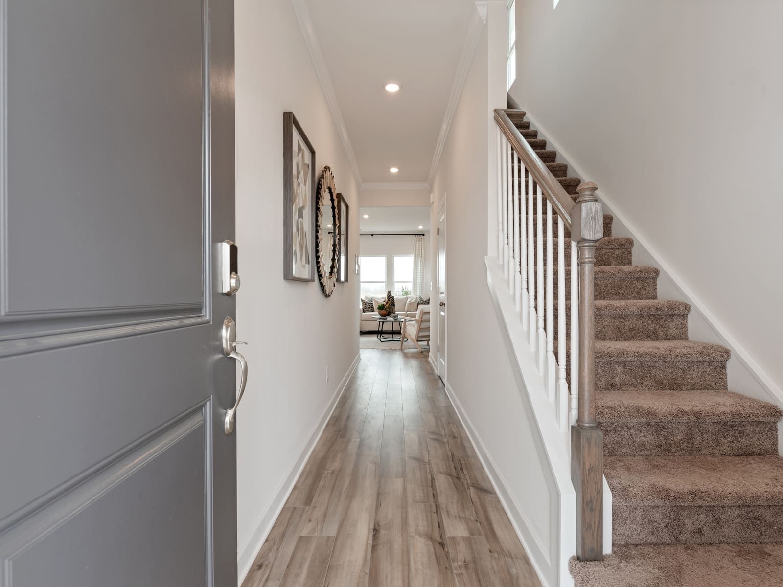 Step inside the open-concept Lennon floorplan.