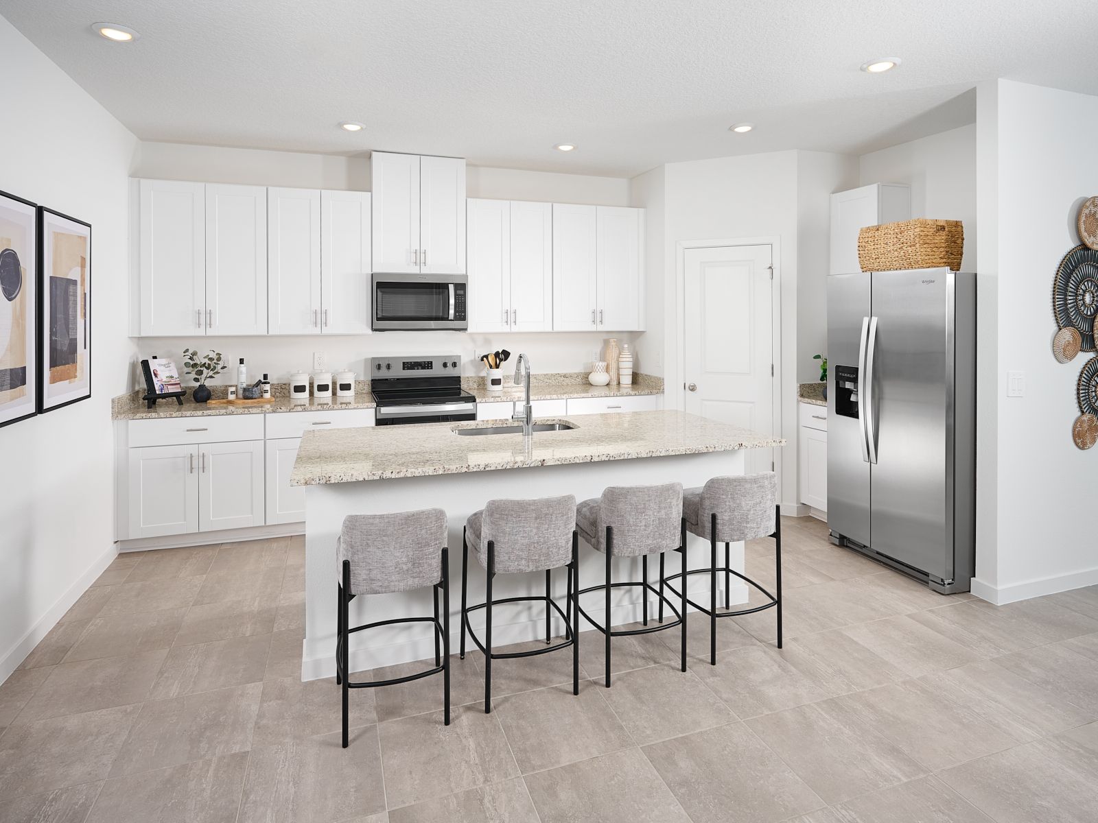 The Davenport floorplan kitchen modeled at Kings Preserve.