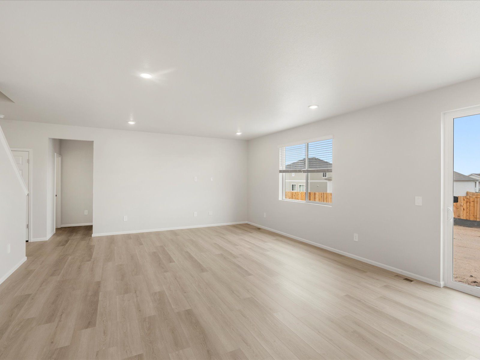 DEN_Paint-Brush-Hills_Kenosha_Living-Area_10334-Hartwood-Dr