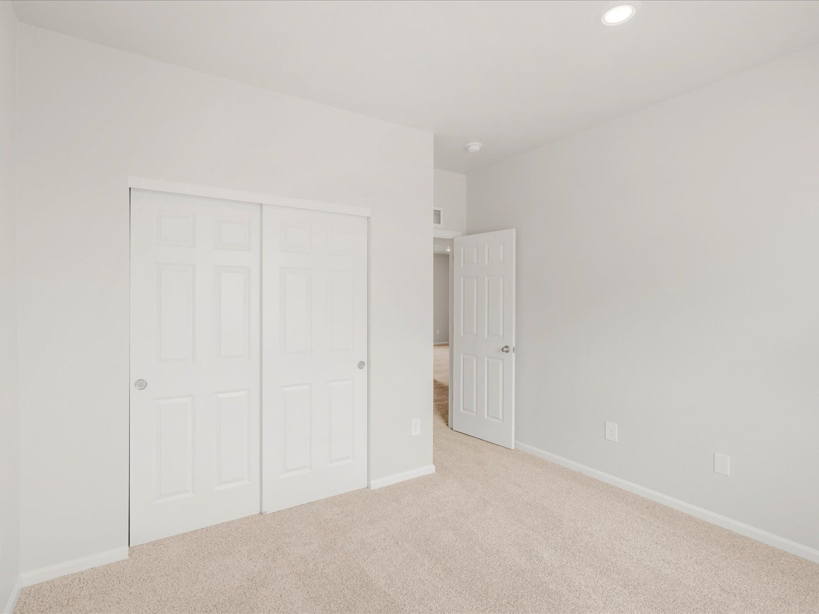 DEN_Paint-Brush-Hills_Kenosha_Bedroom_10334-Hartwood-Dr