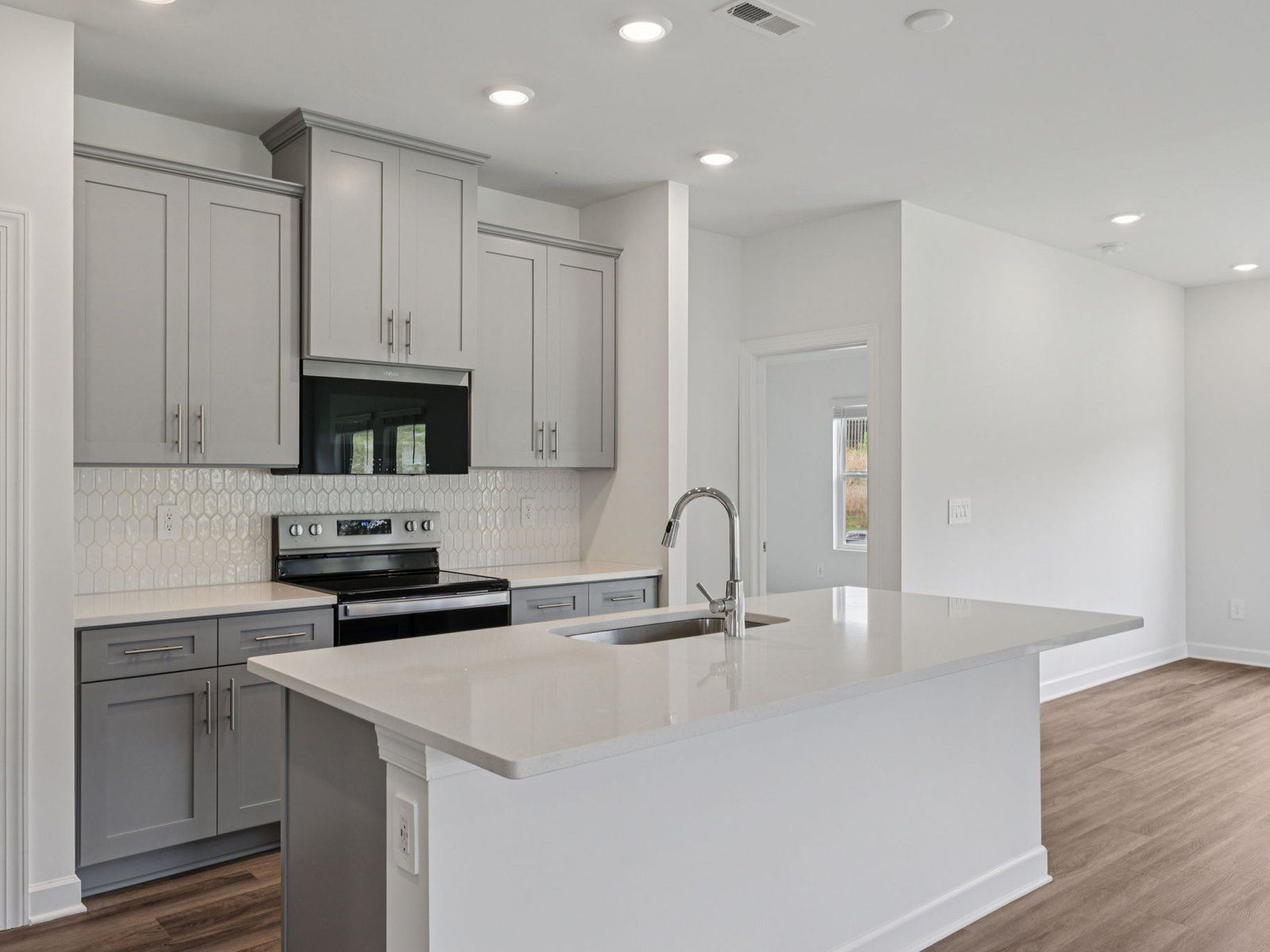 The functional kitchen makes your weekly meal-prep much easier.