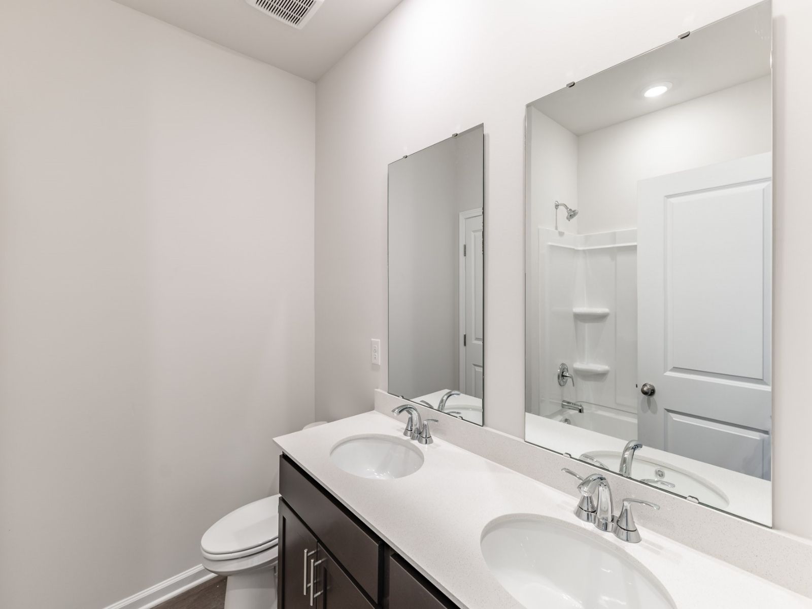 Secondary Bathroom in the Newport floorplan with the Balanced Dark interior package.