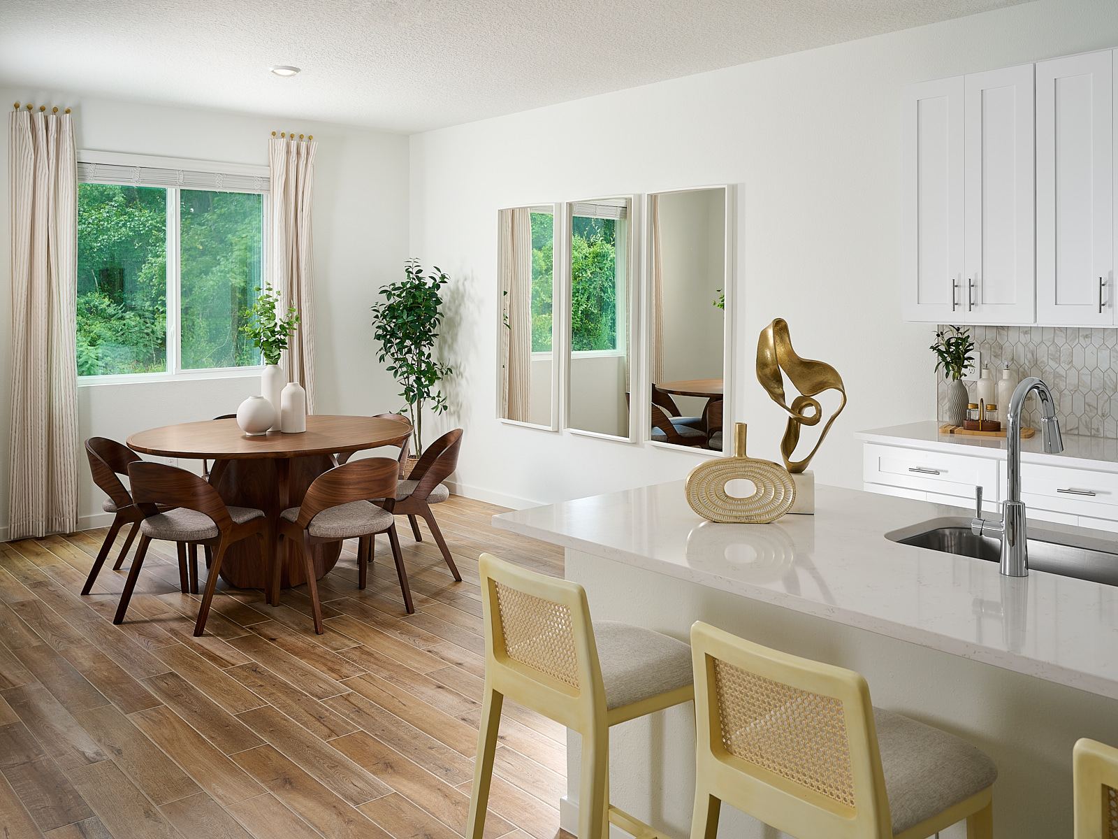 The Jasmine floorplan dining area modeled at Azalea Creek.
