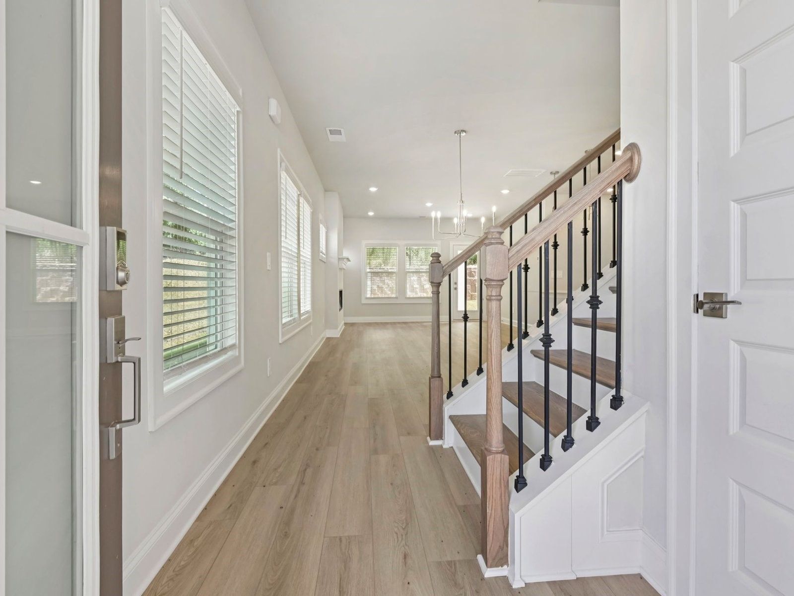 The Roswell floorplan with the Relaxed Transitional Linen interior package.