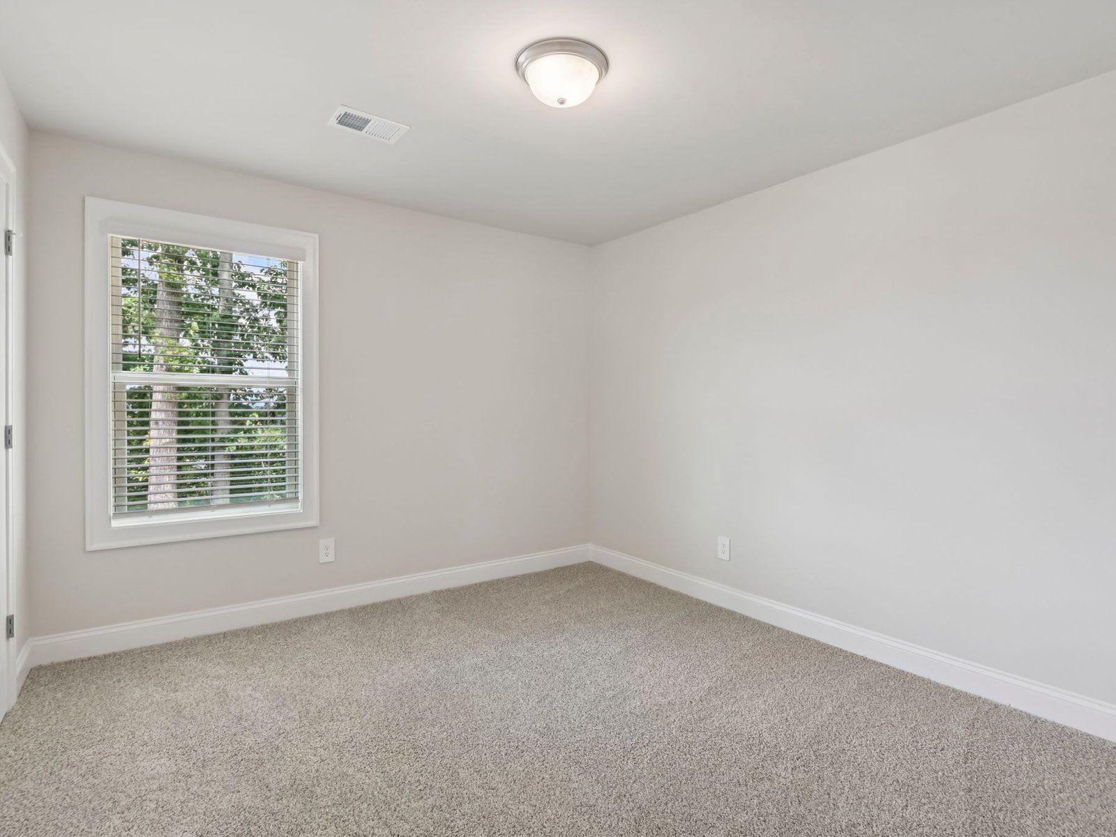 The Roswell floorplan with the Relaxed Transitional Linen interior package.