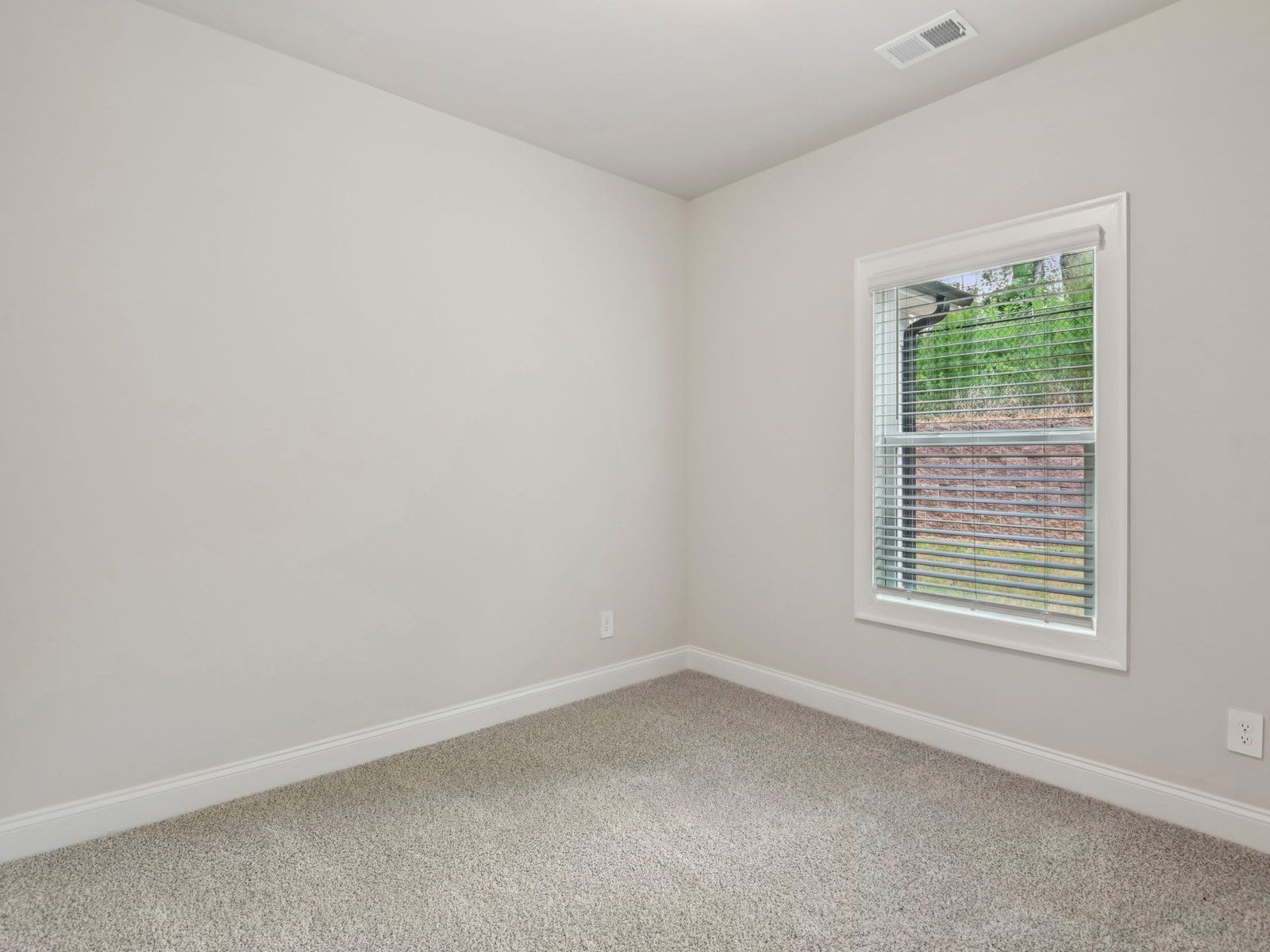The Roswell floorplan with the Relaxed Transitional Linen interior package.