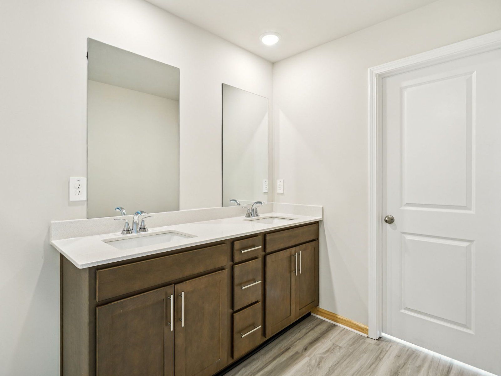 2240 Ashton Drive (Lancaster Interior Unit)