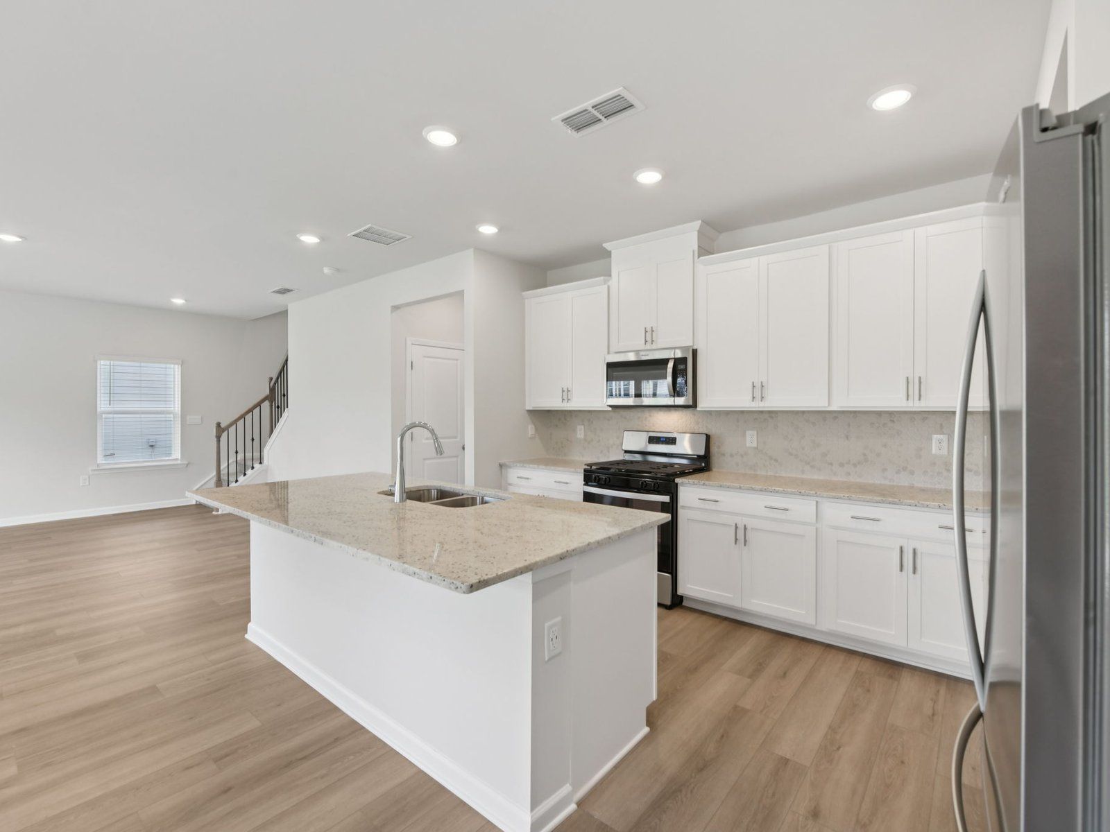 The Brentwood floorplan with the Lush White interior package.