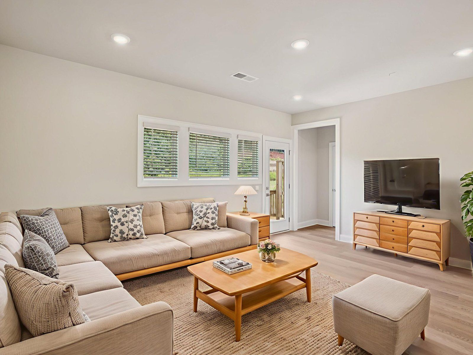The Ashland floorplan with the Elegant Minimalism Linen interior package.