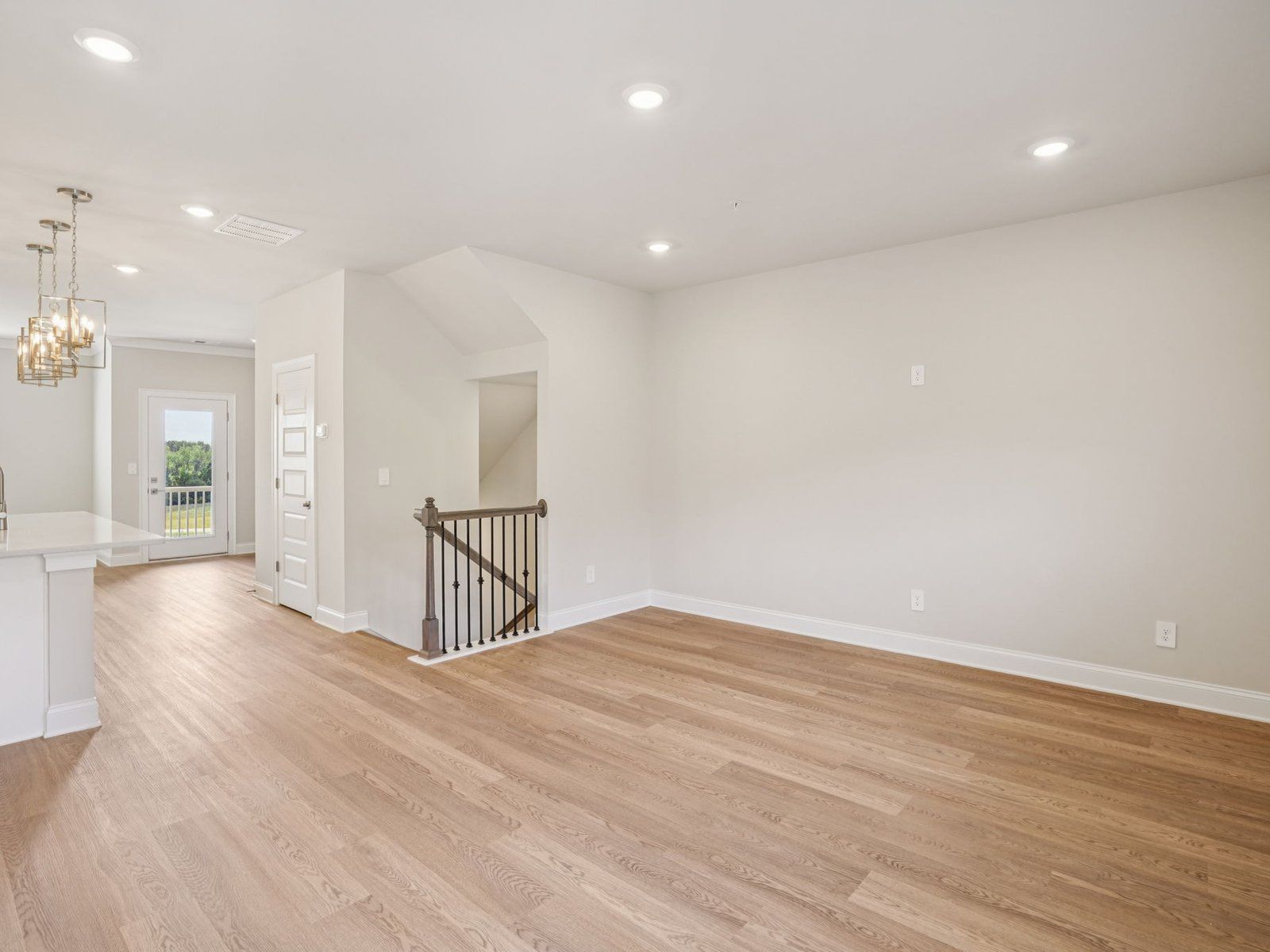 The Ashland floorplan with the Elegant Minimalism Linen interior package.