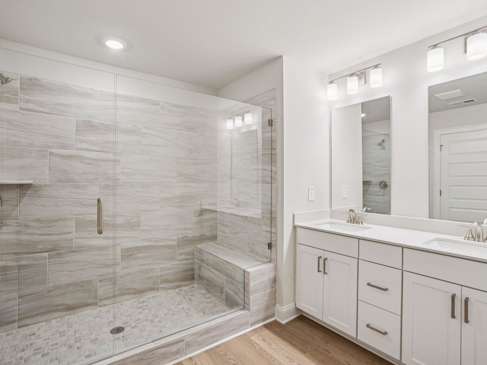 The Ashland floorplan with the Elegant Minimalism Linen interior package.