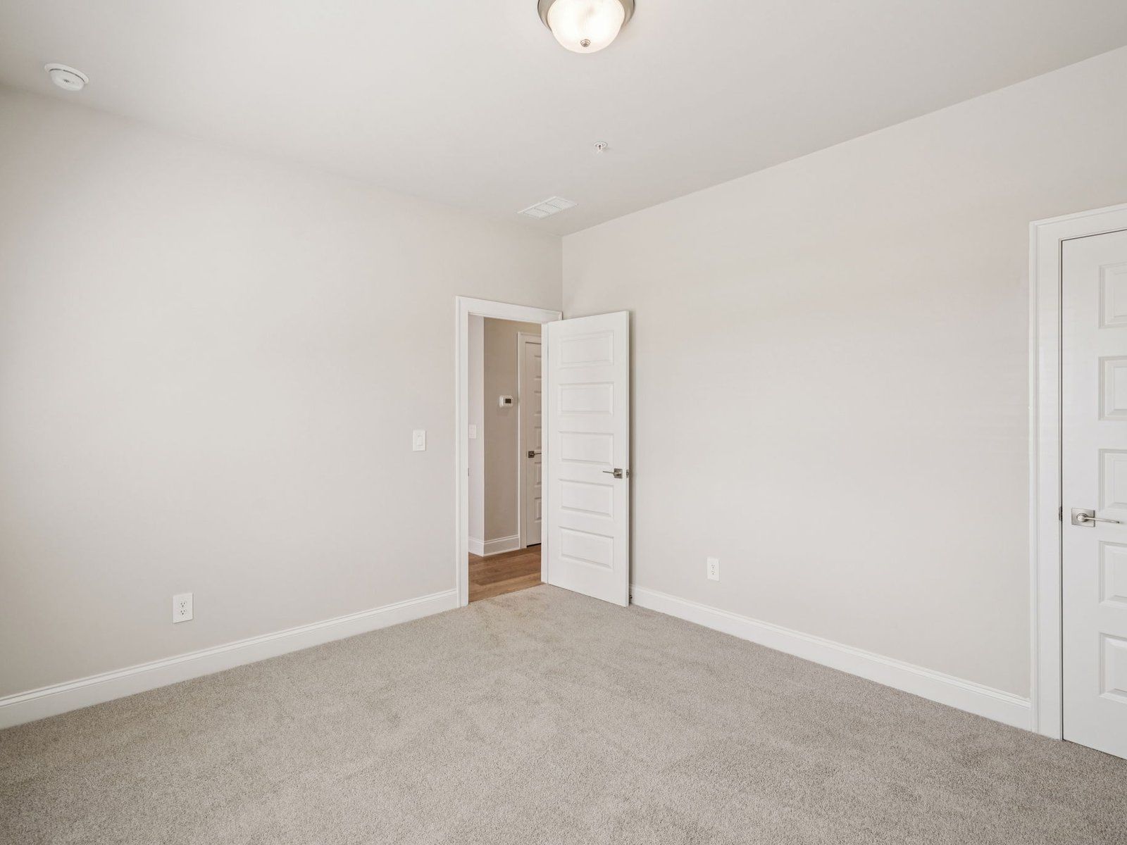 The Ashland floorplan with the Elegant Minimalism Linen interior package.