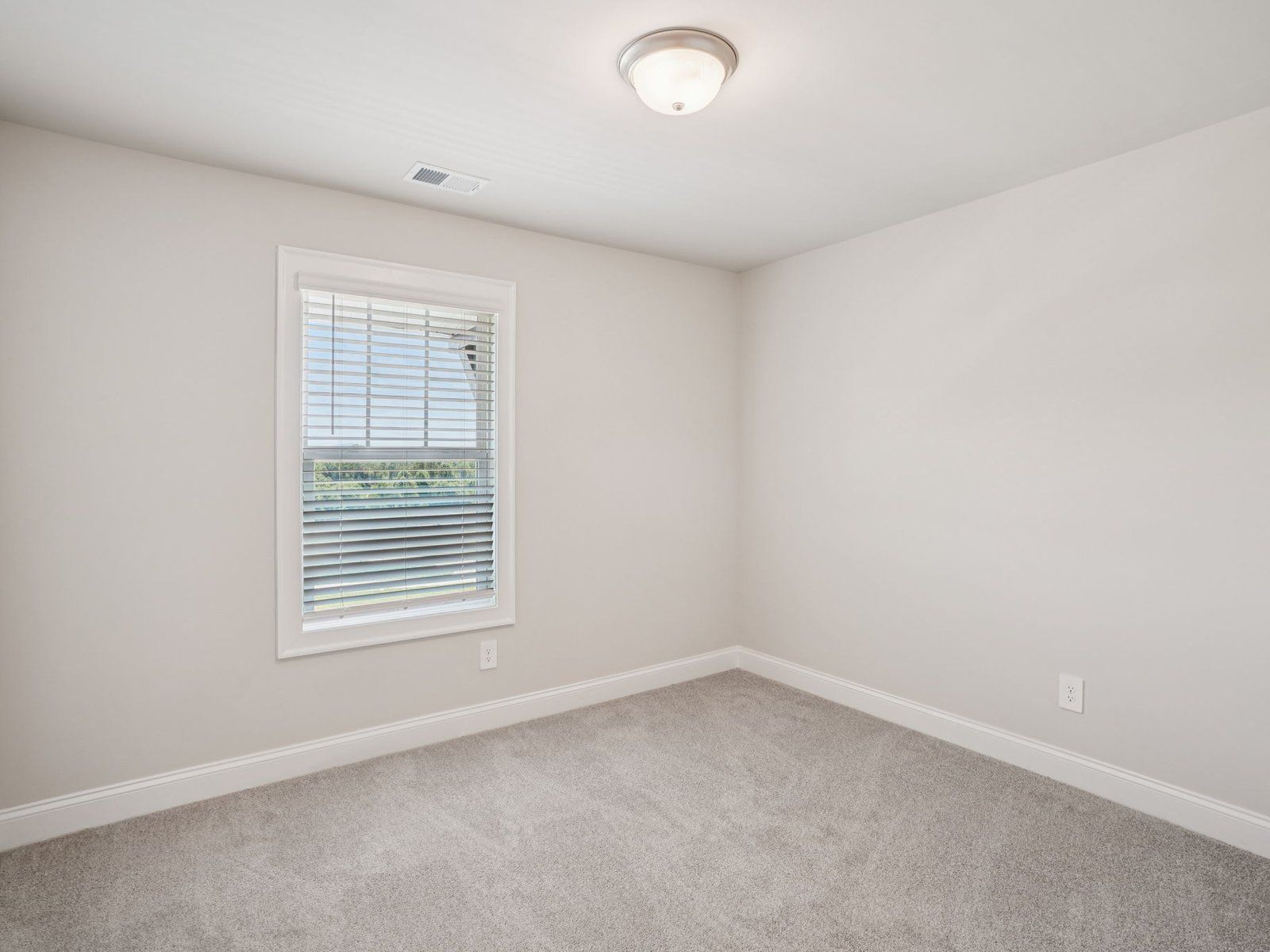 The Ashland floorplan with the Elegant Minimalism Linen interior package.