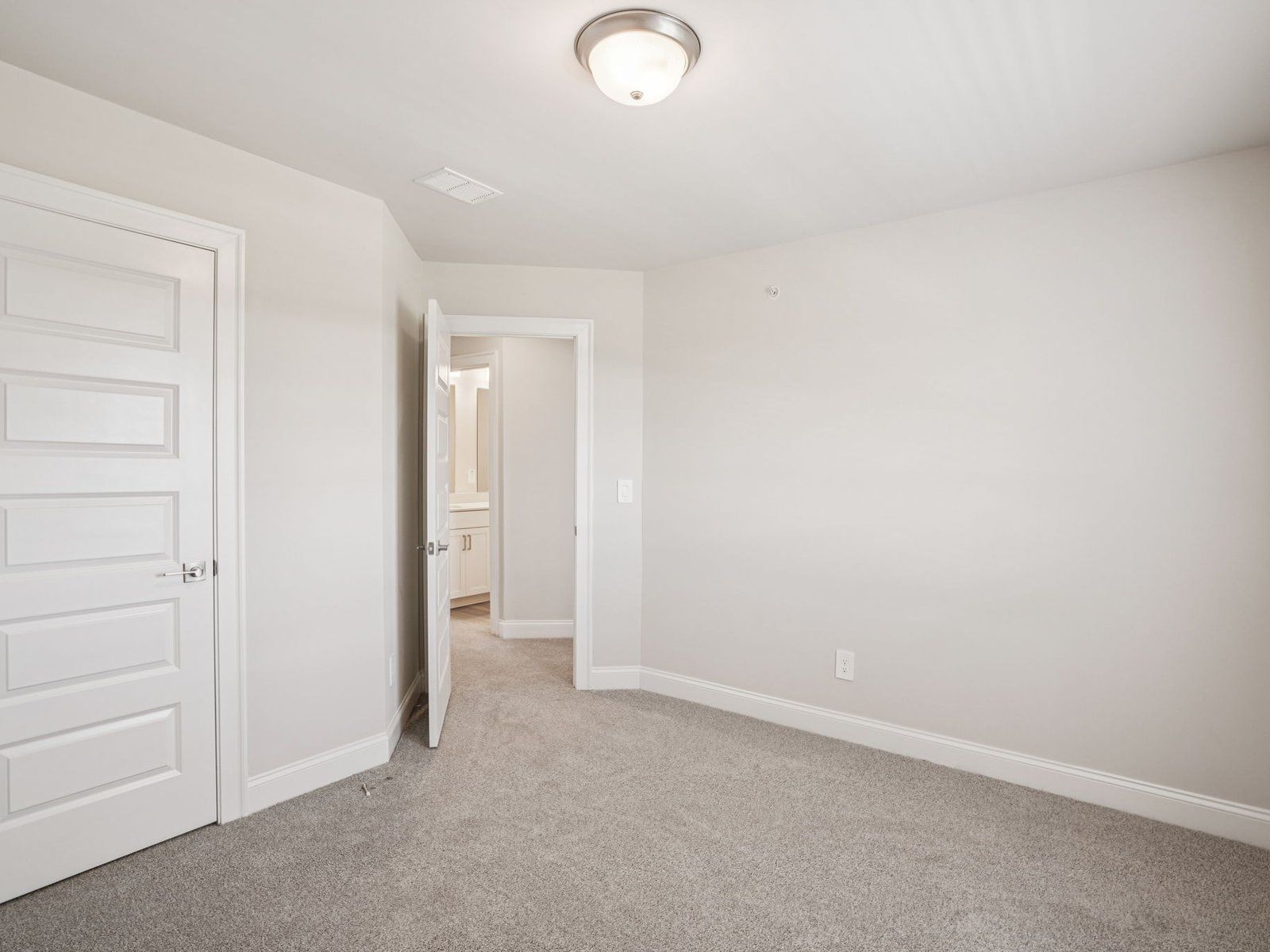 The Ashland floorplan with the Elegant Minimalism Linen interior package.