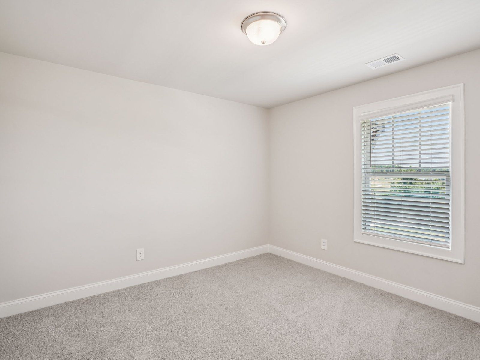 The Ashland floorplan with the Elegant Minimalism Linen interior package.