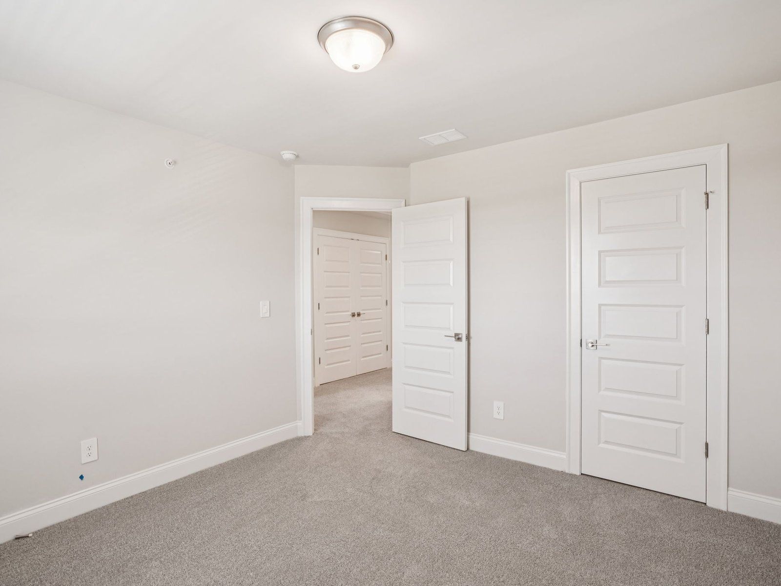 The Ashland floorplan with the Elegant Minimalism Linen interior package.