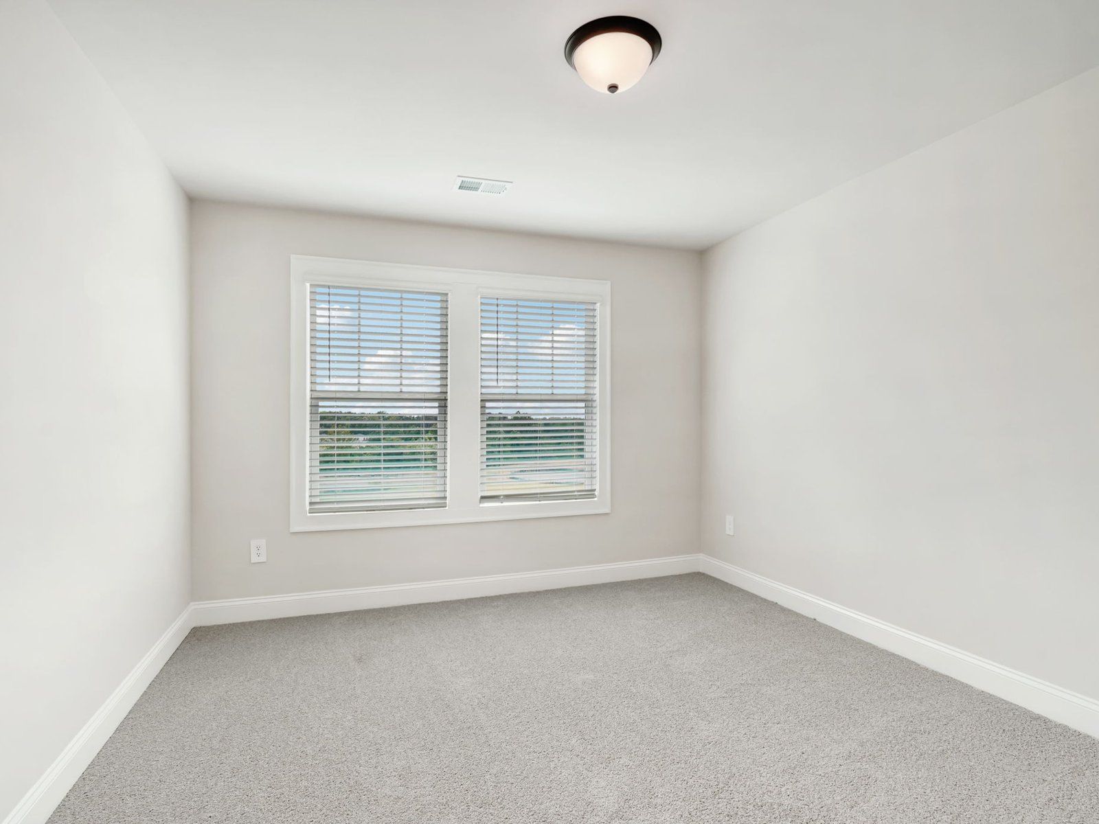 The Leighton floorplan with the Modern Glam Linen interior package.