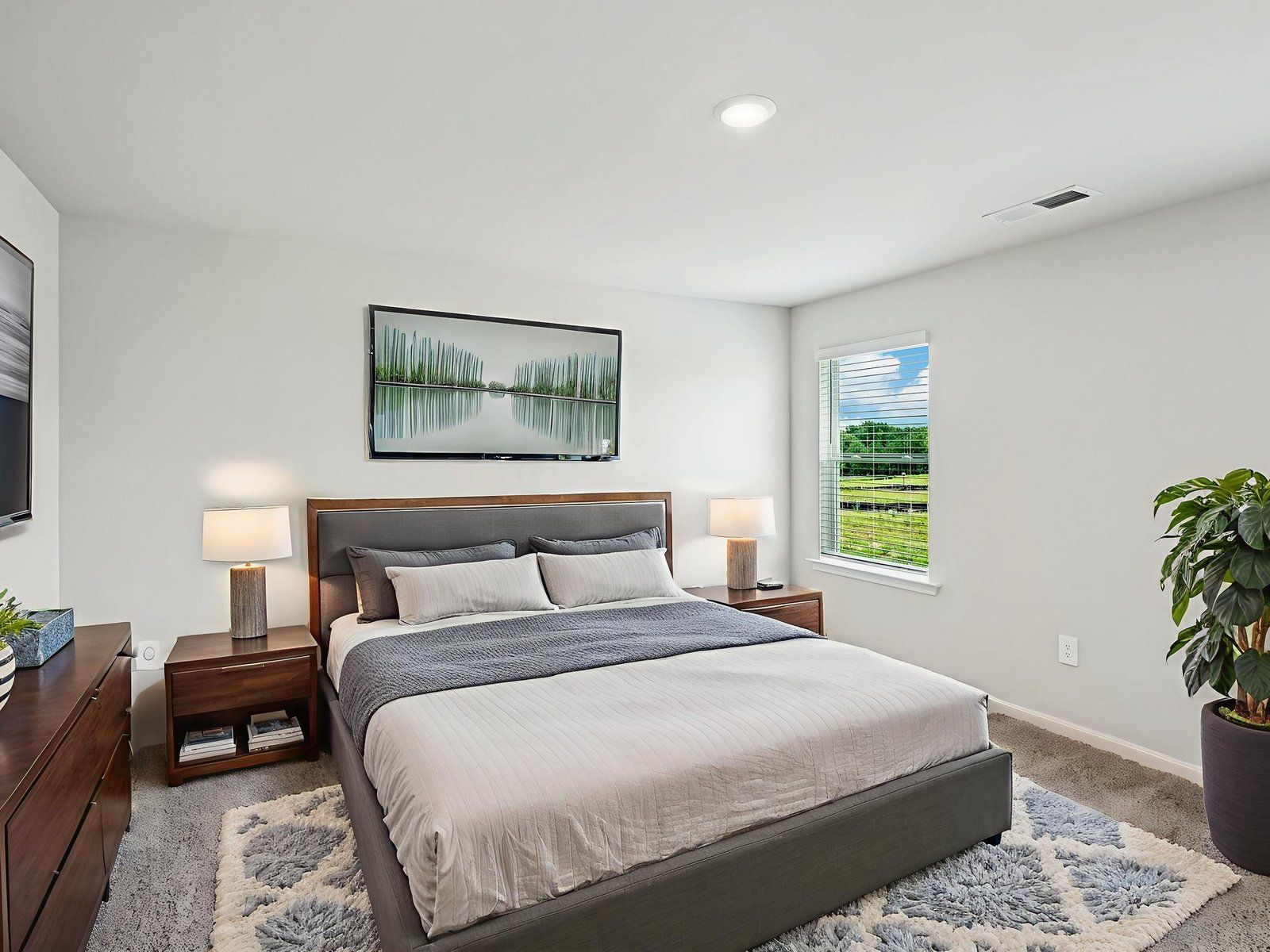 2012 Nolan Way (Lennon)