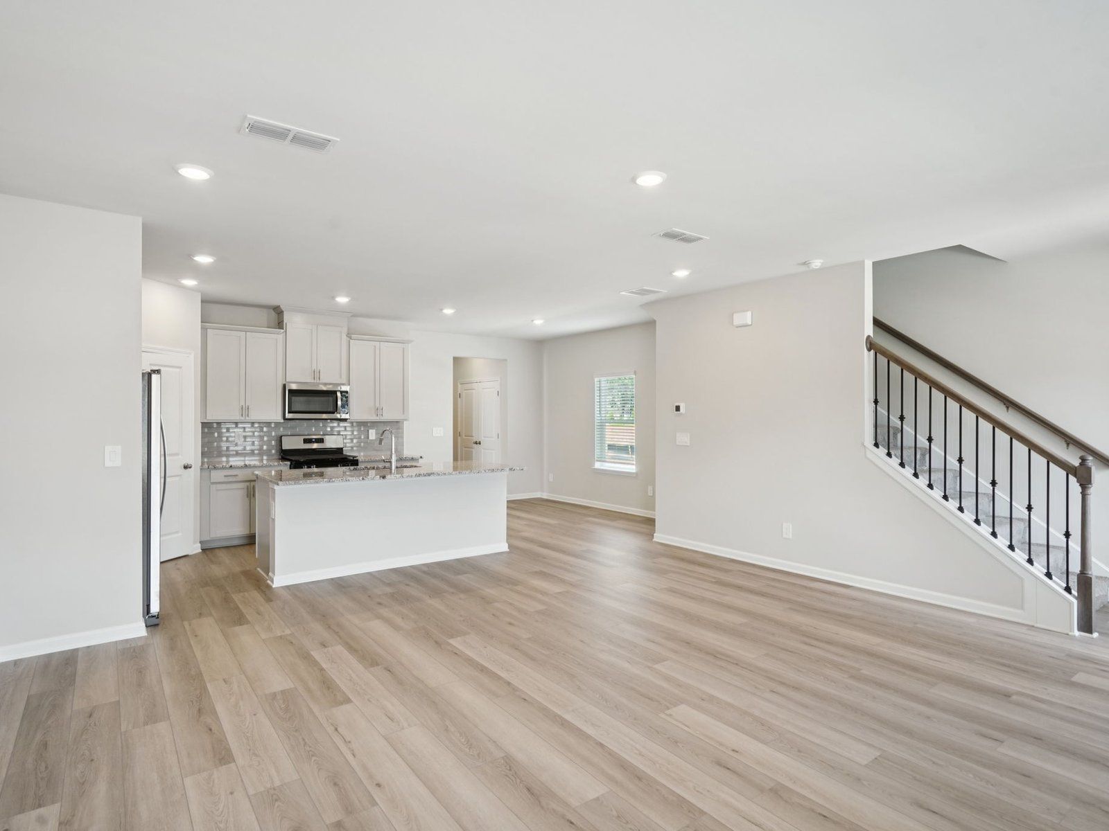 The Lewiston floorplan with the Cozy Linen interior package.