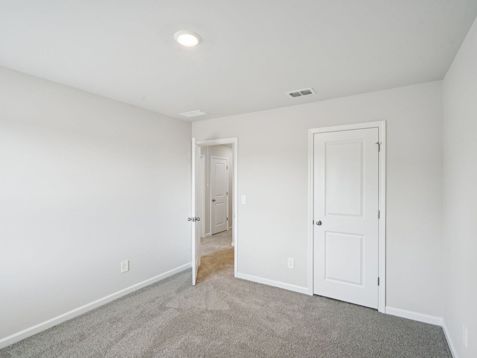 The Lewiston floorplan with the Cozy Linen interior package.