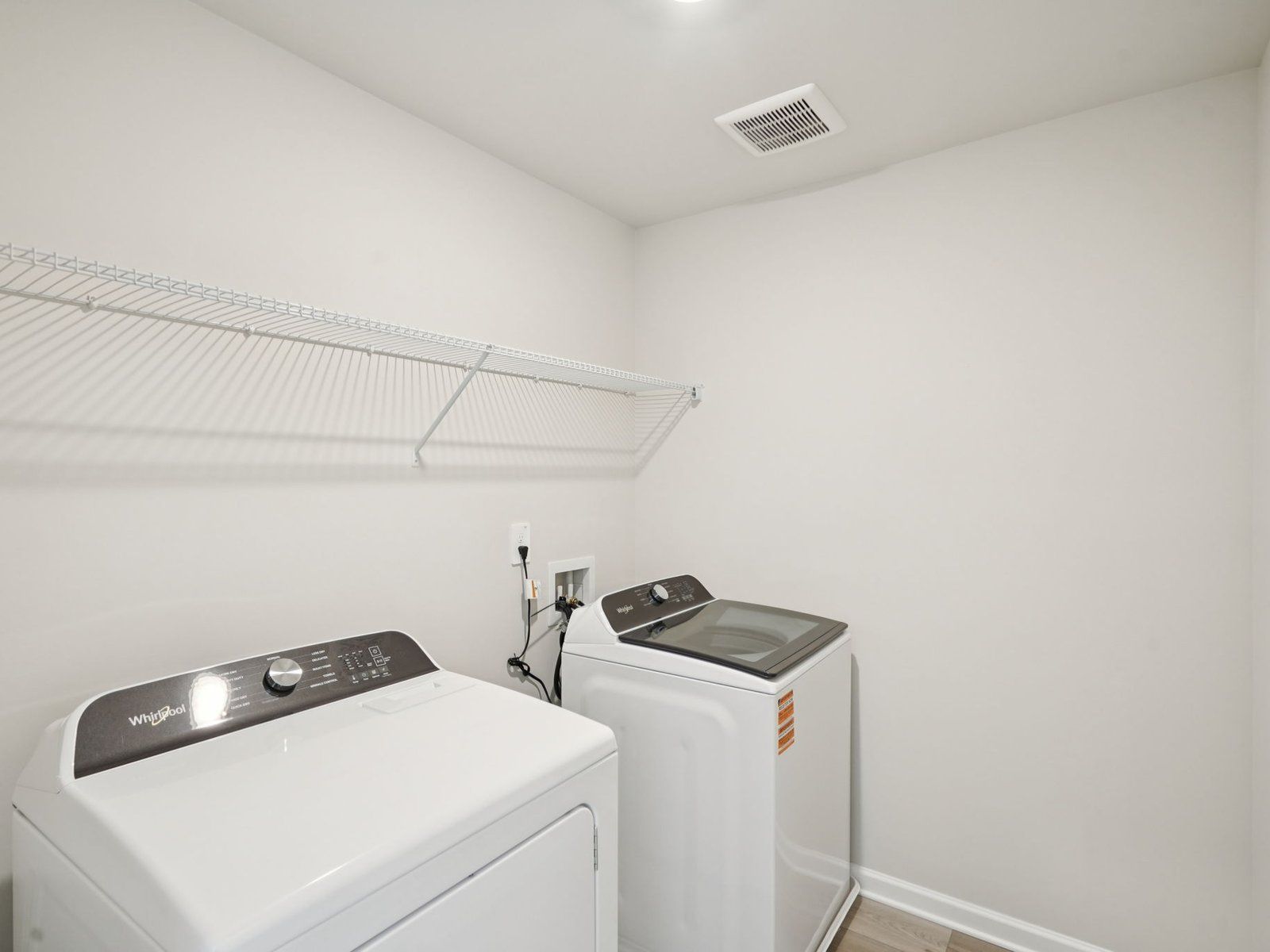 The Lewiston floorplan with the Cozy Linen interior package.