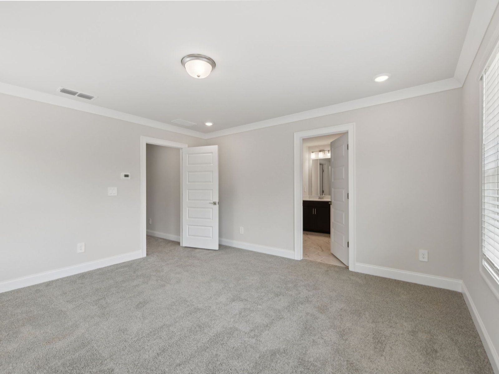 The Leighton floorplan with the Timeless Contrast Black interior package.