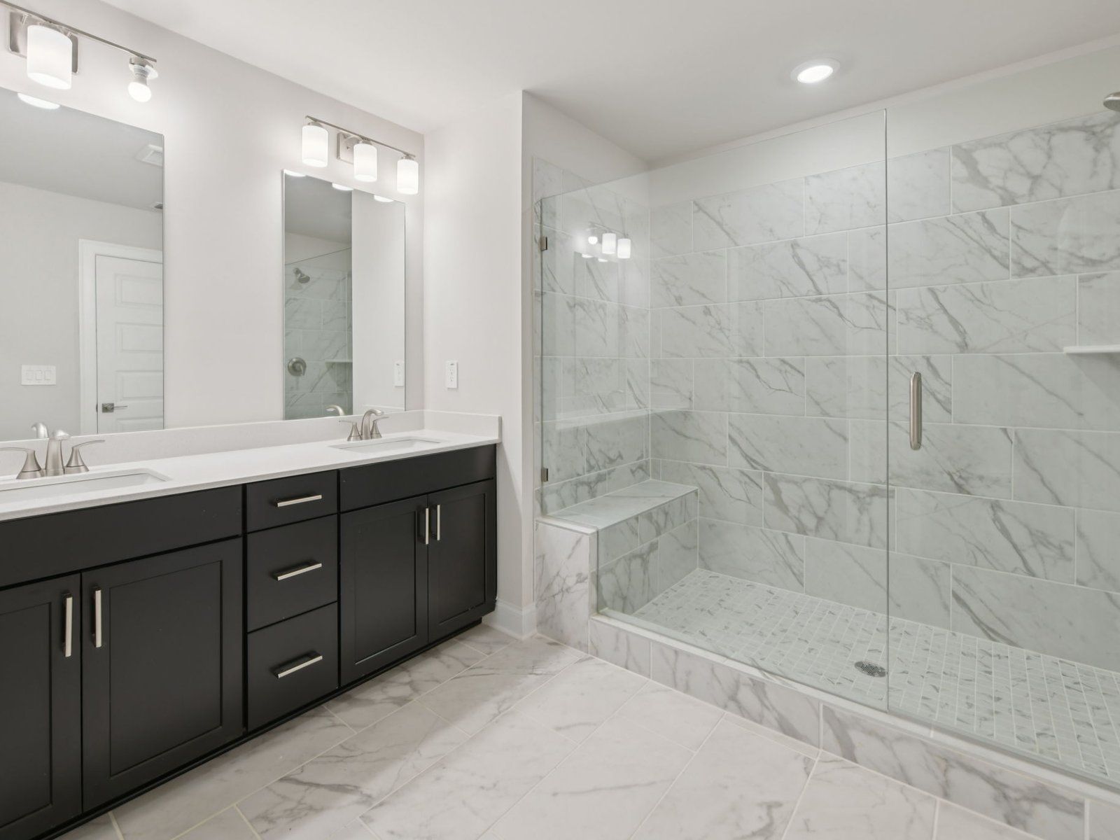 The Leighton floorplan with the Timeless Contrast Black interior package.