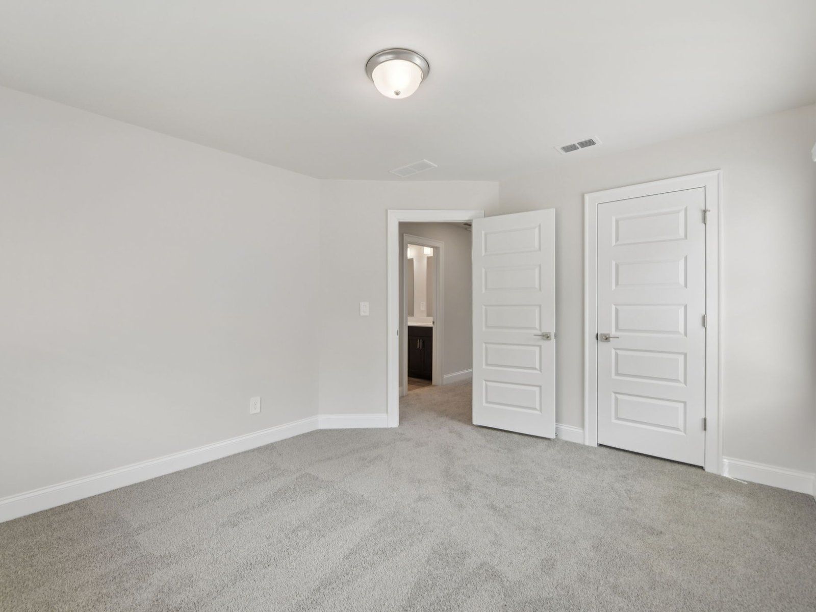 The Leighton floorplan with the Timeless Contrast Black interior package.
