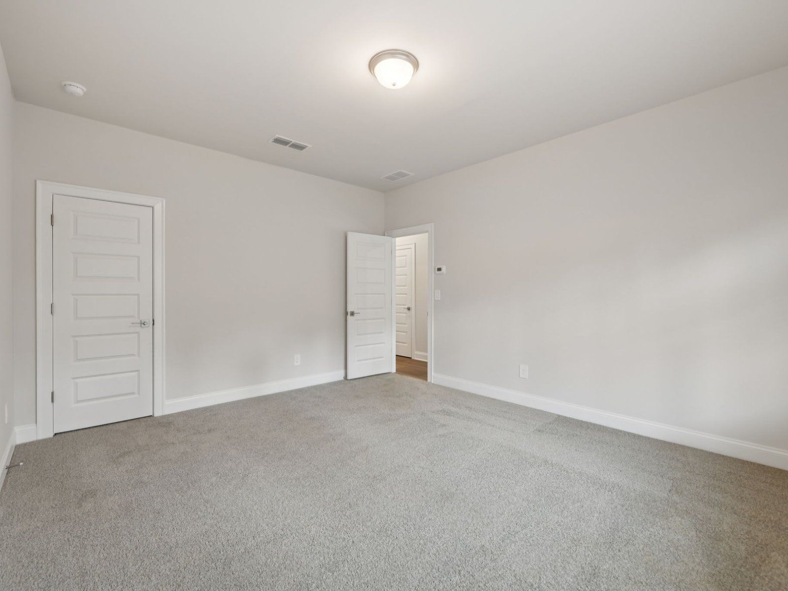 The Leighton floorplan with the Timeless Contrast Black interior package.