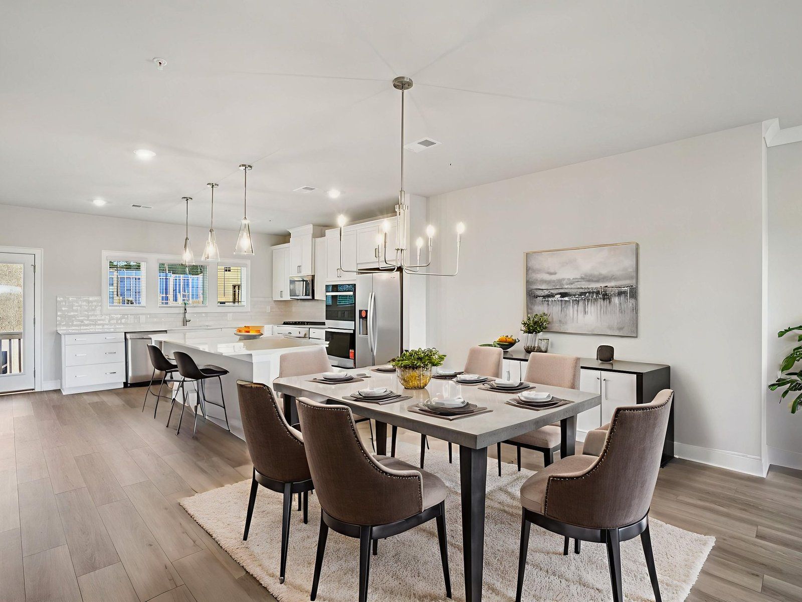The Leighton floorplan with the Radiant Linen interior package.