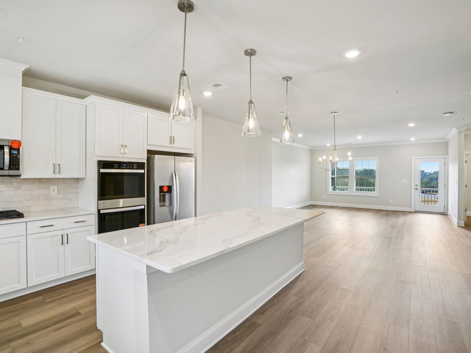 The Leighton floorplan with the Radiant Linen interior package.