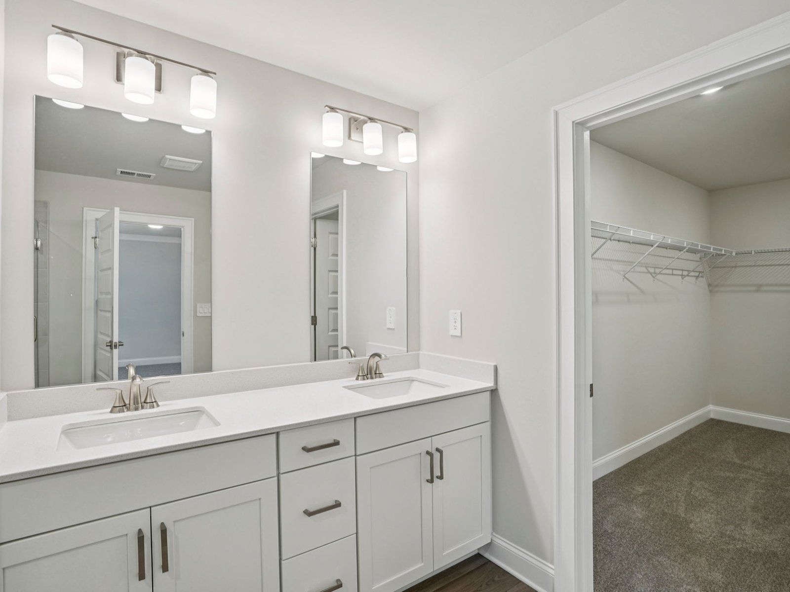 The Leighton floorplan with the Radiant Linen interior package.